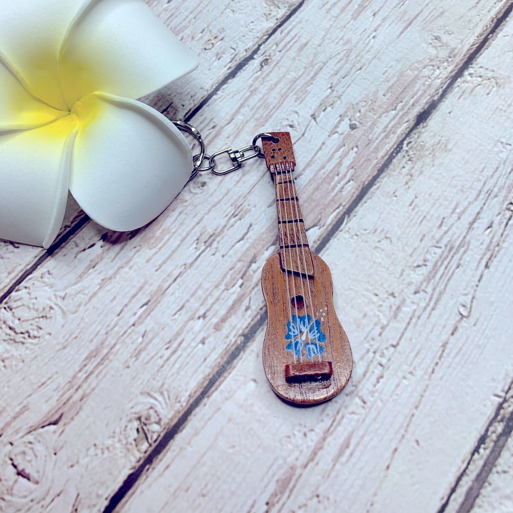 Caligirl Guitar Keychain